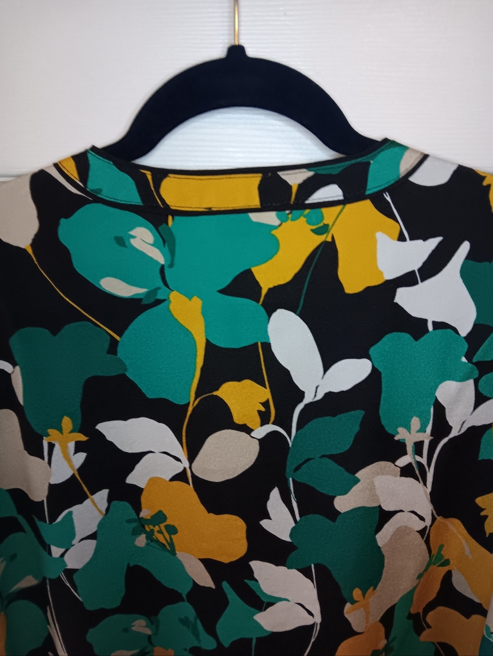 Calvin Klein Floral V-Neck Button Front 3/4 Sleeve Blouse - Picture 6 of 8
